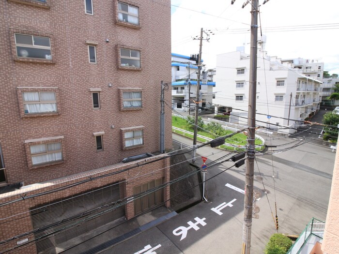 物件内観写真16　(室内からの展望)