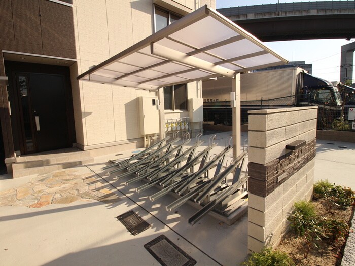 物件外観写真2　(駐輪場)