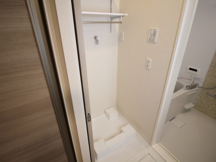 物件内観写真16　(洗濯機置場)