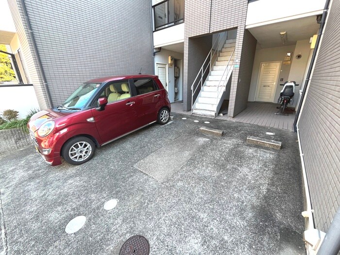 物件外観写真3　(駐車場)