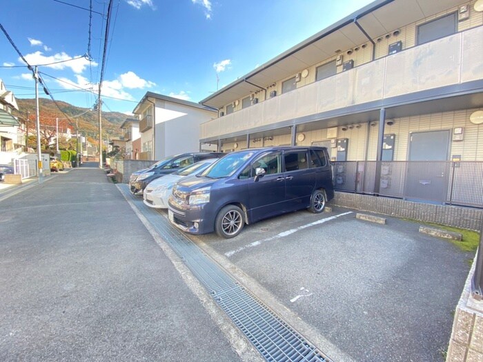 物件外観写真3　(駐車場)