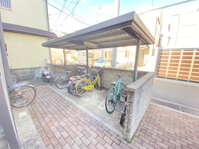 物件外観写真4　(駐輪場)