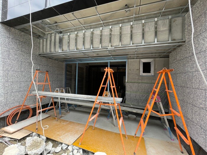 物件外観写真3　(エントランス部分)