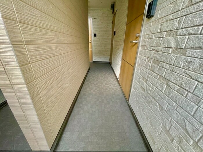 物件外観写真5　(エントランス部分)