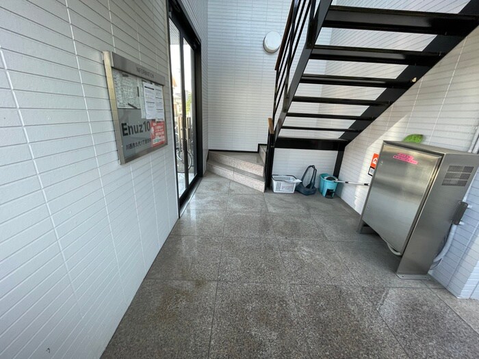 物件外観写真6　(エントランス部分)