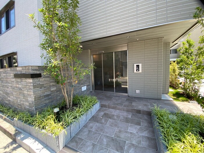 物件外観写真4　(エントランス部分)