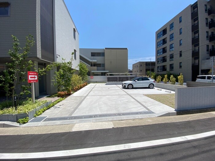 物件外観写真5　(駐車場)