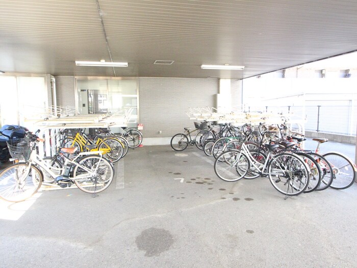 物件外観写真4　(駐輪場)