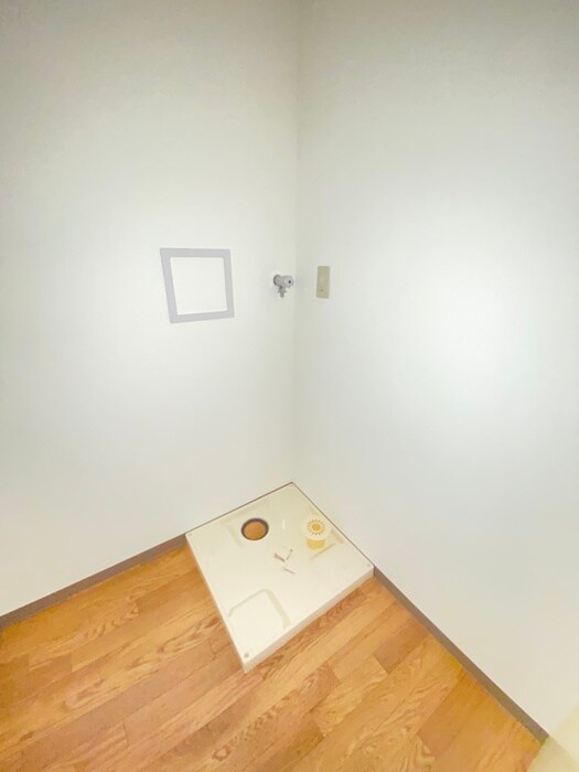 物件内観写真14　(洗濯機置場)