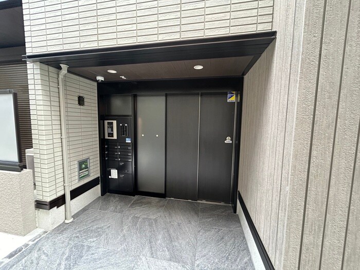 物件外観写真5　(エントランス部分)