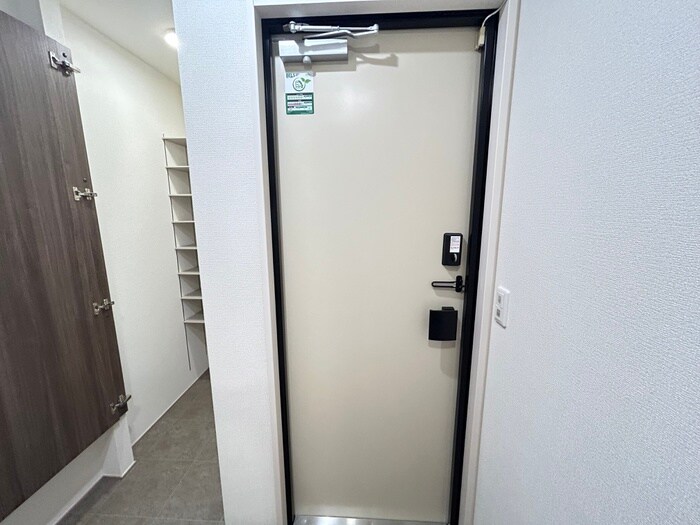 物件内観写真17　(玄関)
