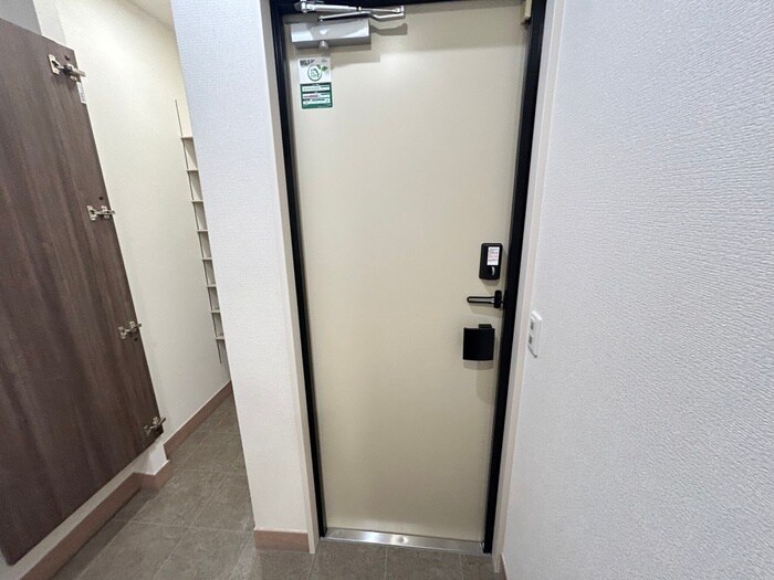 物件内観写真18　(玄関)