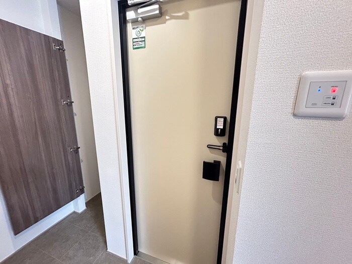 物件内観写真18　(玄関)