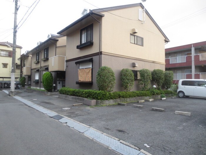 物件外観写真4　(駐車場)