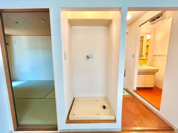 物件内観写真17　(洗濯機置場)