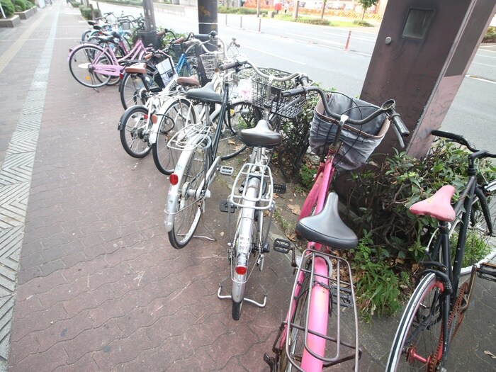 物件外観写真3　(駐輪場)
