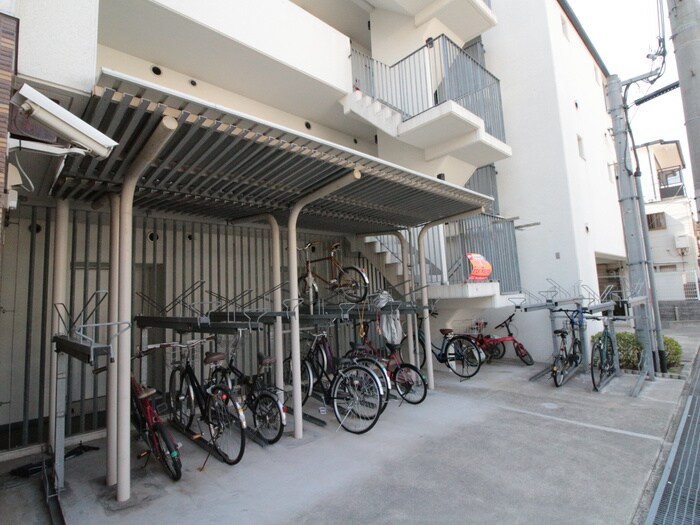 物件外観写真2　(駐輪場)