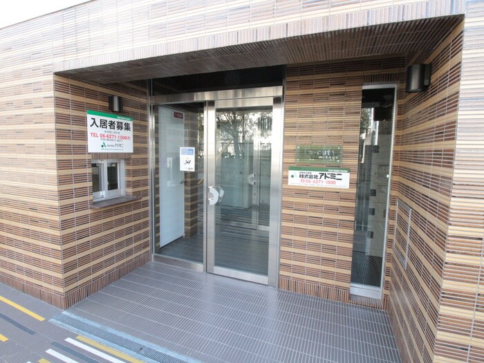 物件外観写真5　(エントランス部分)