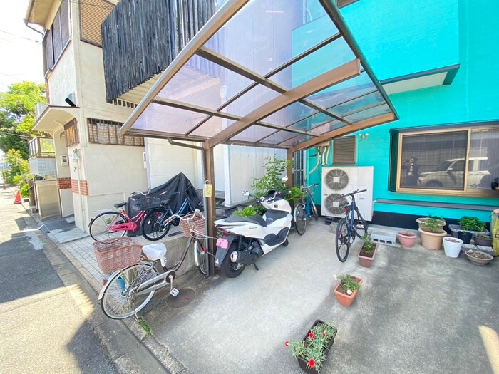 物件外観写真2　(駐輪場)