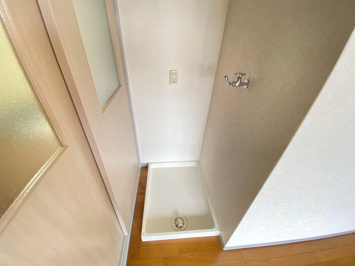 物件内観写真15　(洗濯機置場)