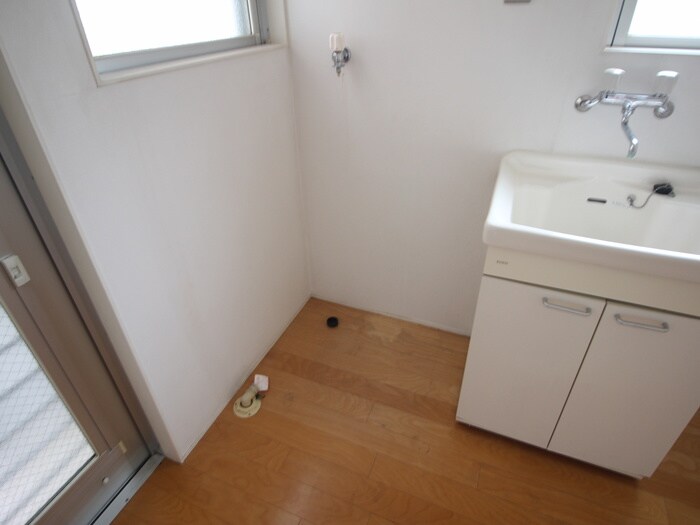 物件内観写真13　(洗濯機置場)