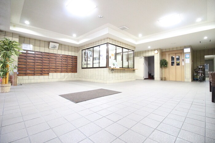 物件外観写真2　(エントランス部分)