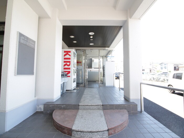 物件外観写真6　(エントランス部分)