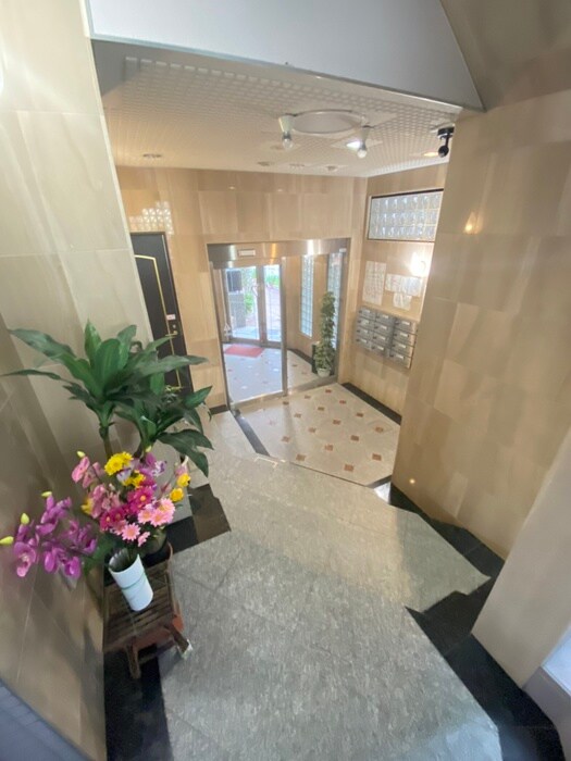 物件外観写真4　(エントランス部分)