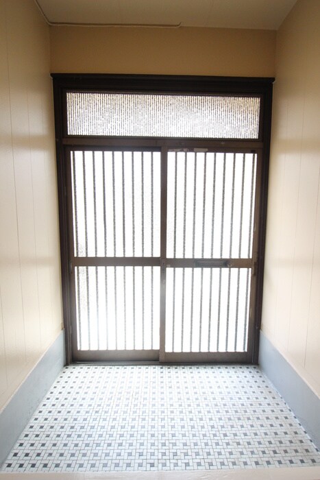 物件内観写真7　(玄関)