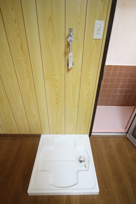 物件内観写真11　(洗濯機置場)