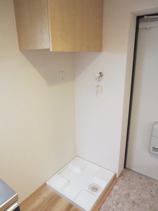 物件内観写真14　(洗濯機置場)