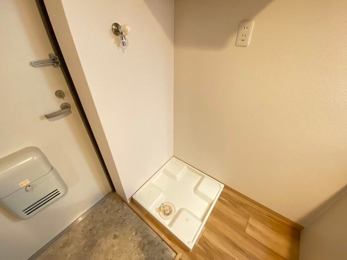 物件内観写真15　(洗濯機置場)