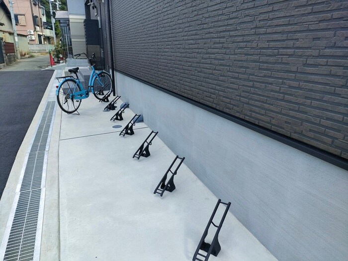 物件外観写真4　(駐輪場)