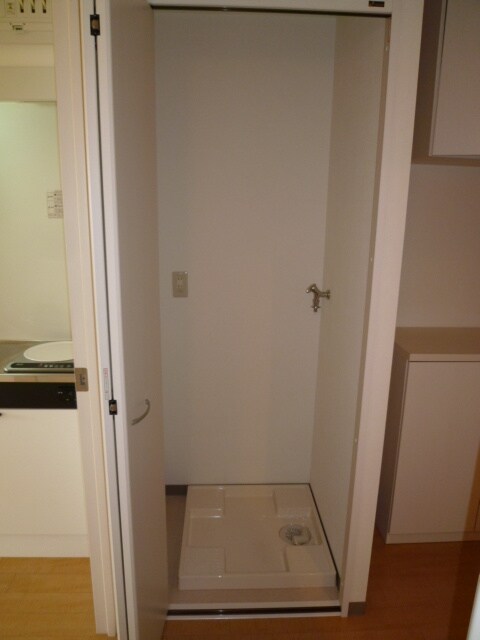 物件内観写真14　(洗濯機置場)