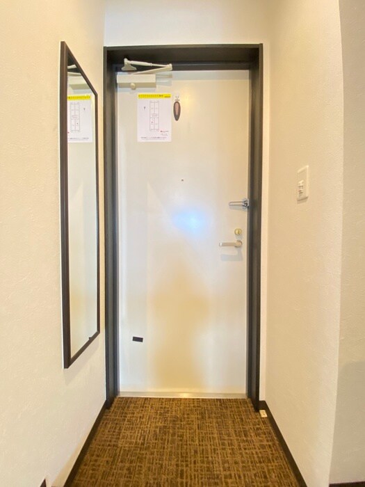 物件内観写真13　(玄関)