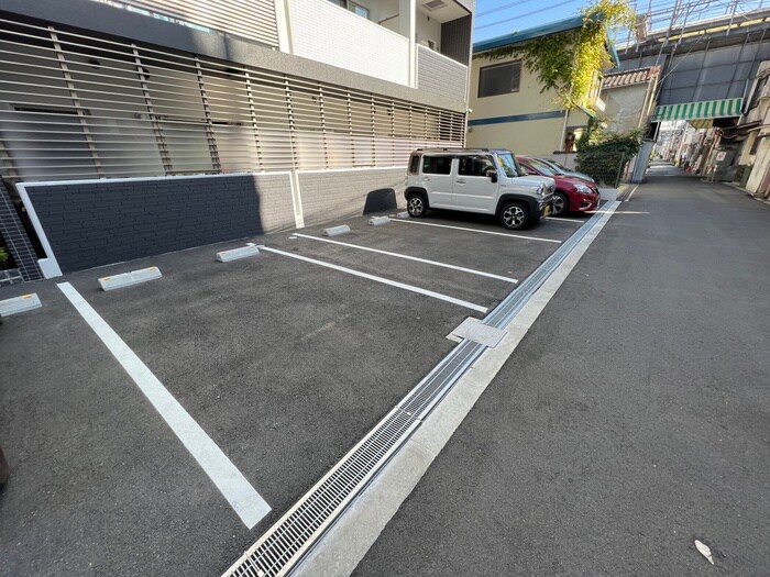 物件外観写真2　(駐車場)