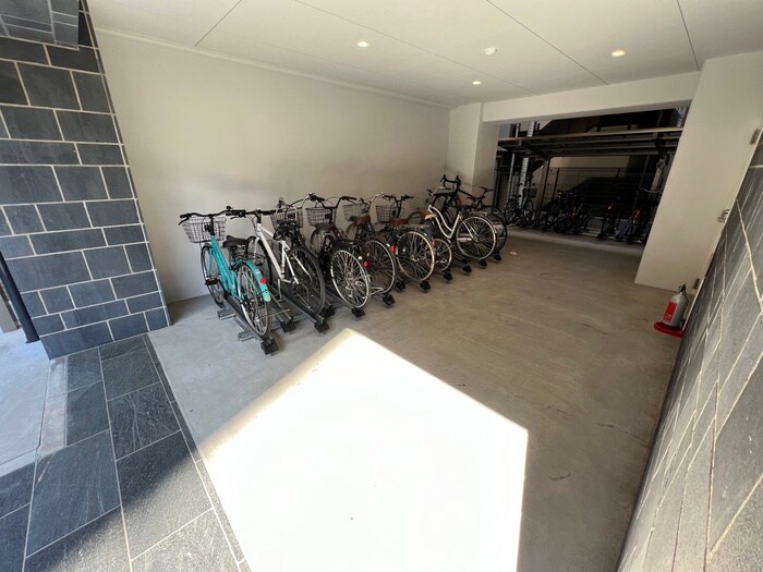 物件外観写真3　(駐輪場)