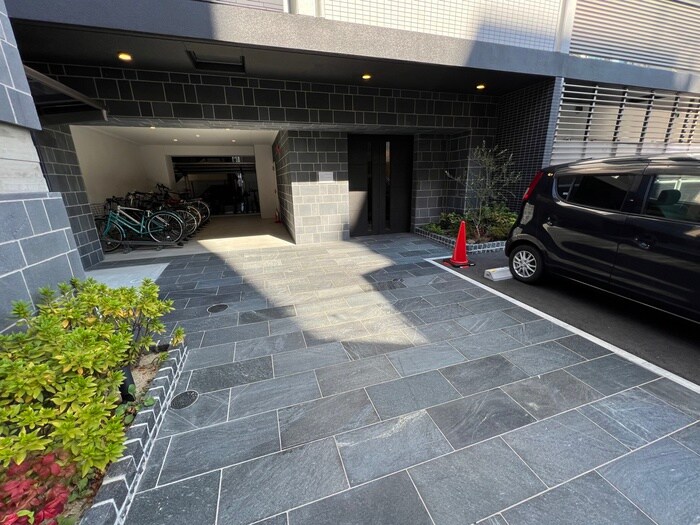 物件外観写真4　(エントランス部分)