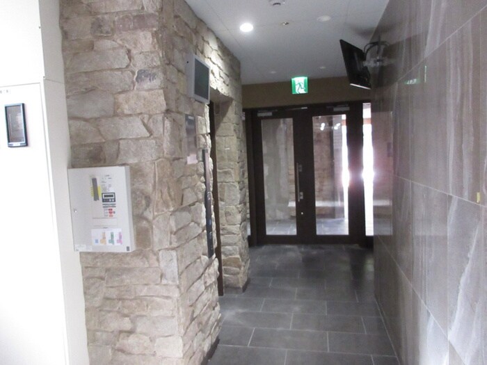 物件外観写真5　(エントランス部分)