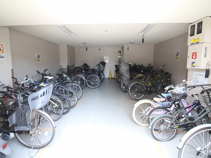 物件外観写真6　(駐輪場)