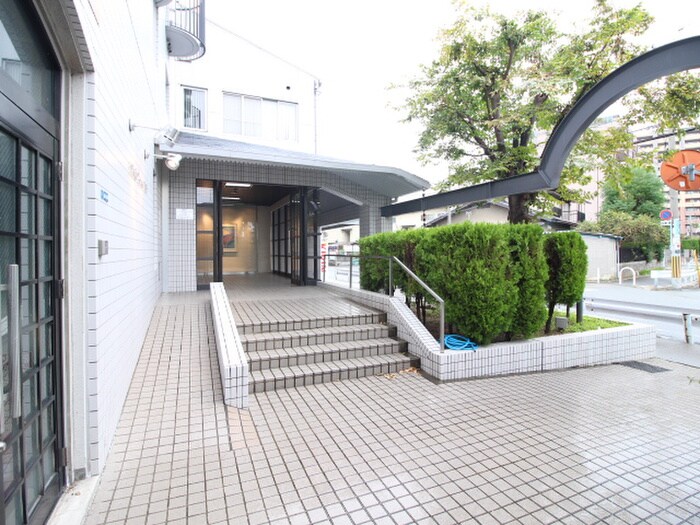 物件外観写真4　(エントランス部分)