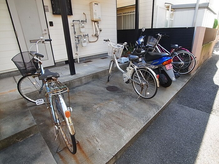 物件外観写真3　(駐輪場)