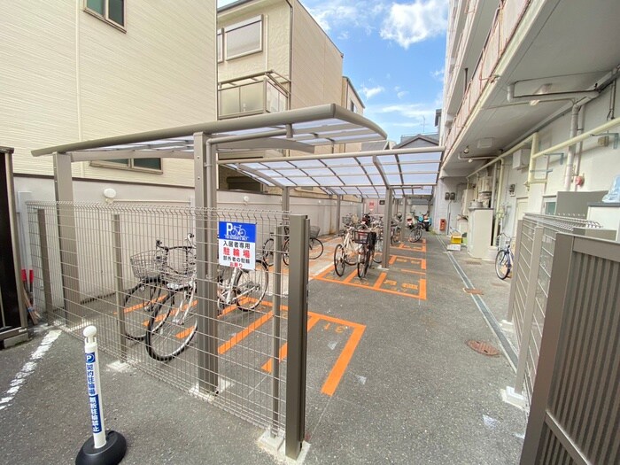 物件外観写真3　(駐輪場)
