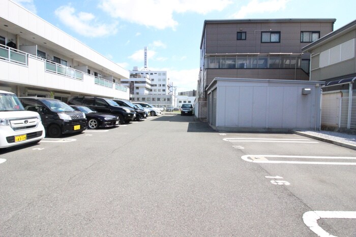 物件外観写真4　(駐車場)