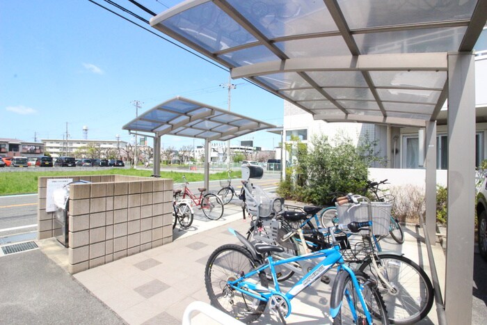 物件外観写真5　(駐輪場)