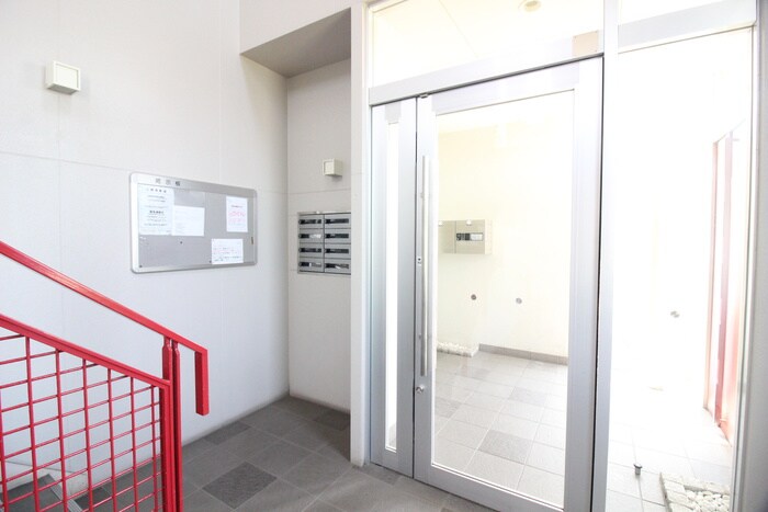 物件外観写真6　(エントランス部分)