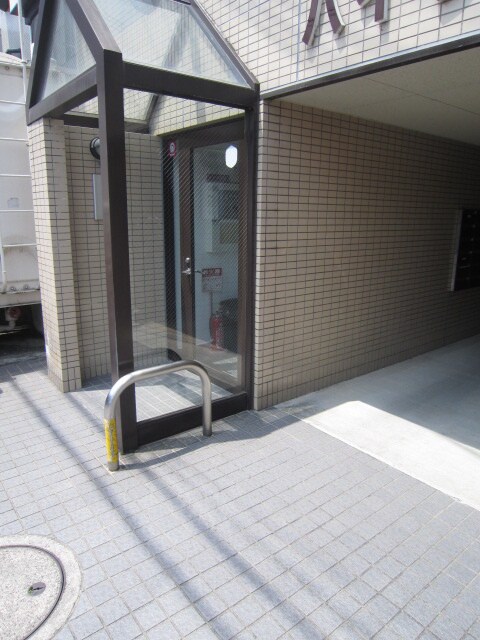 物件外観写真2　(エントランス部分)