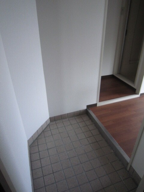 物件内観写真4　(玄関)
