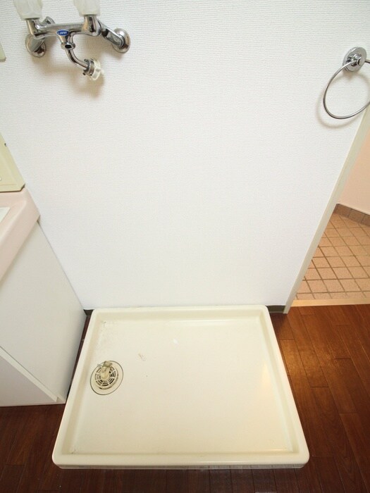 物件内観写真9　(洗濯機置場)