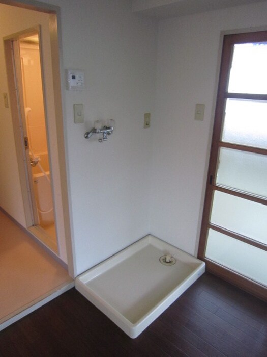 物件内観写真11　(洗濯機置場)